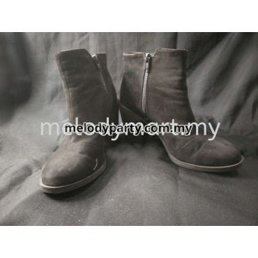 Boots W10